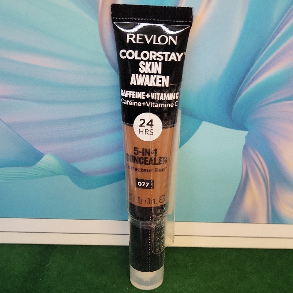 Revlon ColorStay Skin Awaken 5 in 1 Concealer - 077 Cinnamon New Sealed Tube